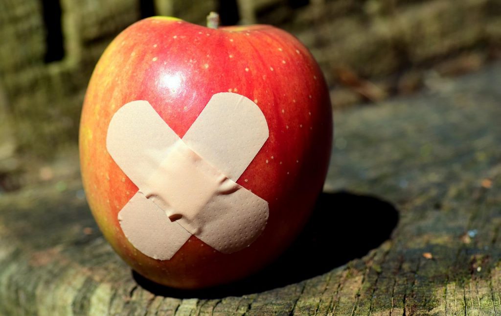 apple, pavement, food-2299019.jpg